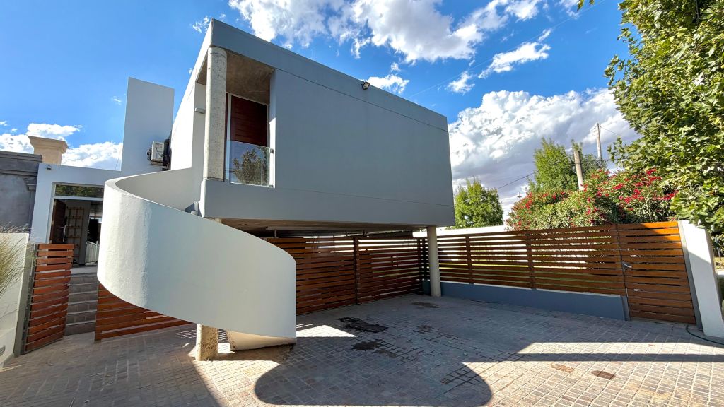 CASA DE CATEGORIA EN VENTA